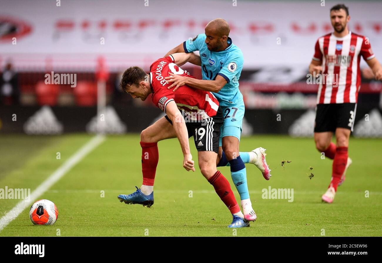 Jack Robinson (à gauche) de Sheffield United et Lucas Moura de Tottenham Hotspur se battent pour le ballon lors du match de la Premier League à Bramal Lane, Sheffield. Banque D'Images