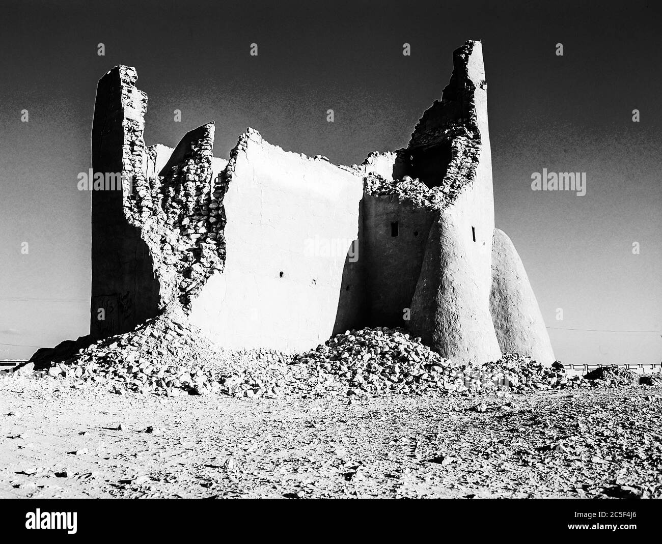 L'état du golfe de la mer d'Arabie du Qatar vers 1981-82 vu ici avec la forteresse abandonnée d'Umm Salai Mohammed Banque D'Images