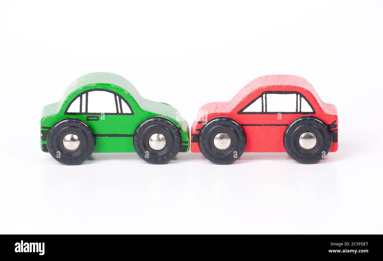 Voitures jouets en bois pare-chocs à pare-chocs Banque D'Images