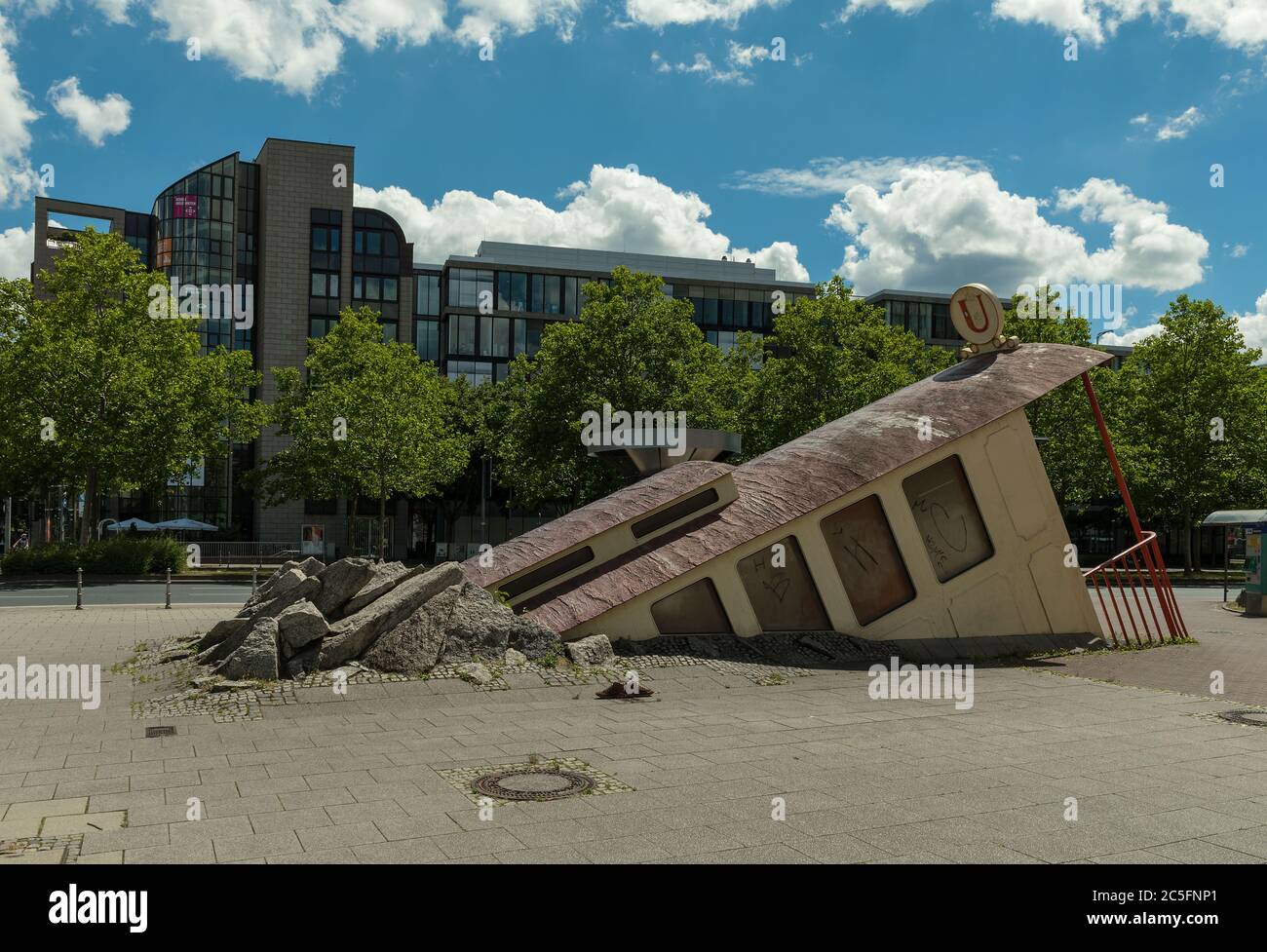 Station de métro Bockenheimer Warte, entrée sous forme d'un ancien tramway, Francfort, Allemagne Banque D'Images