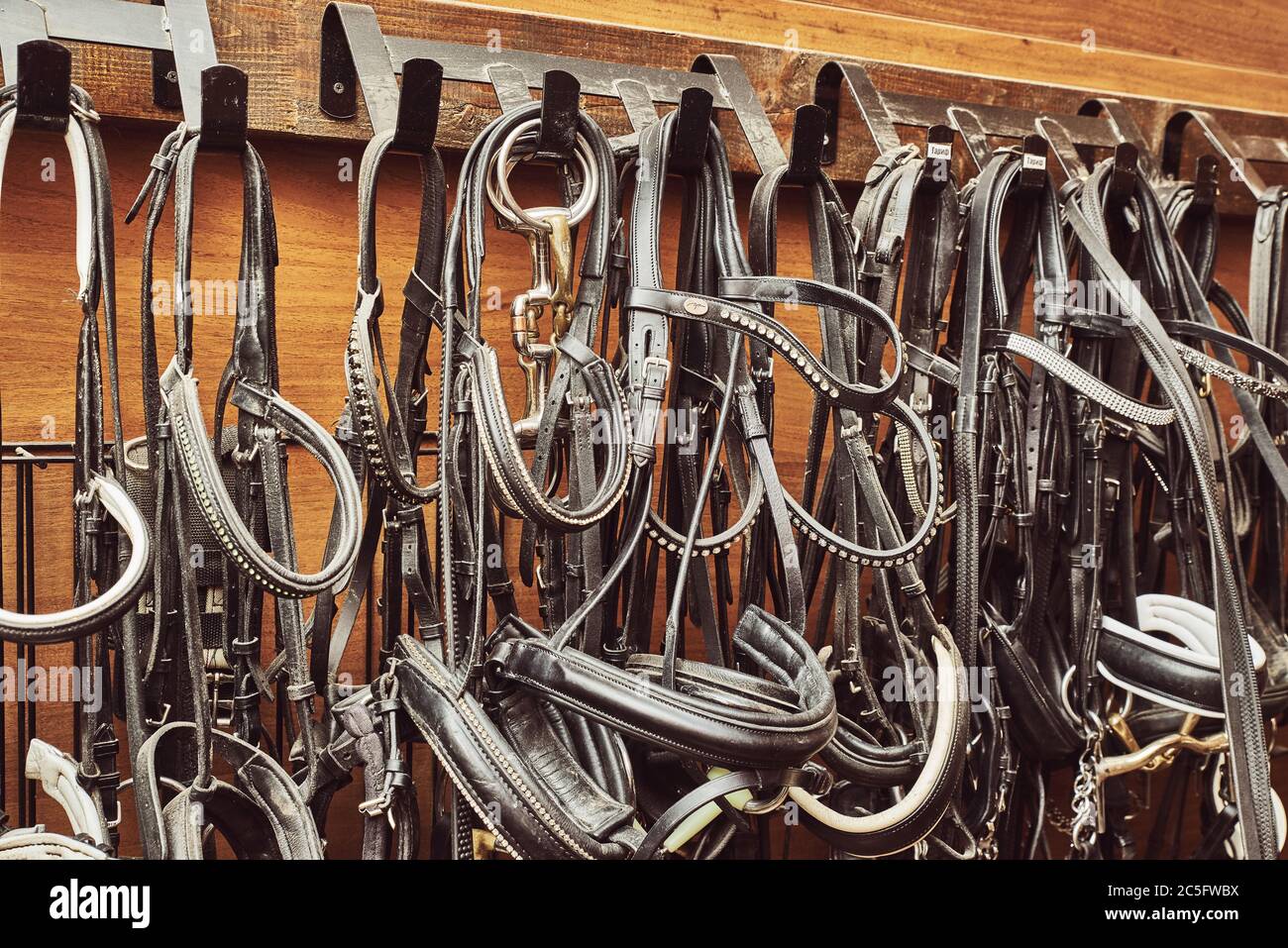 Aménagement de boxes chevaux dans une grange - Doitrand Equestre