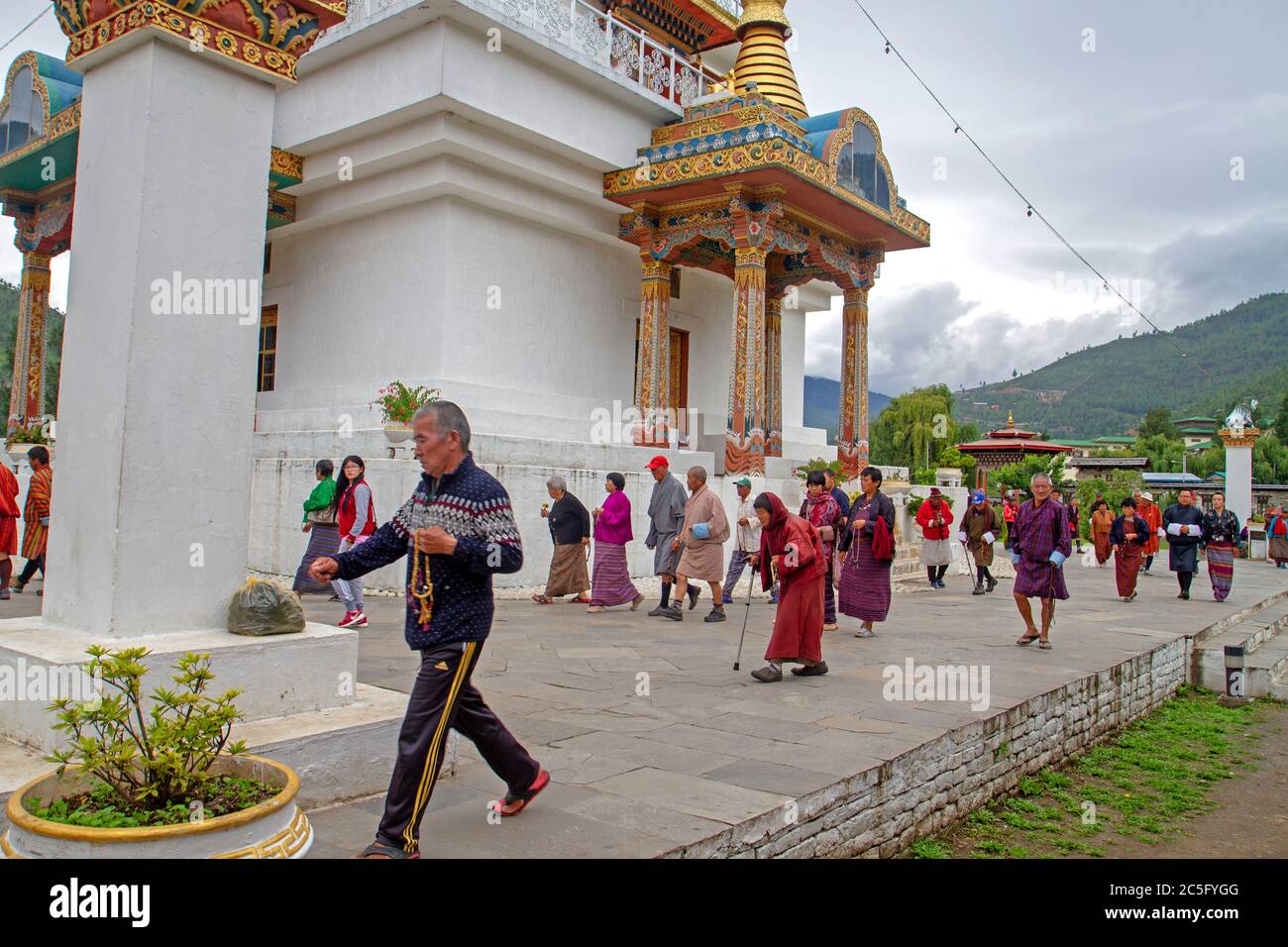 Pèlerins au National Memorial Chorten à Thimphu Banque D'Images