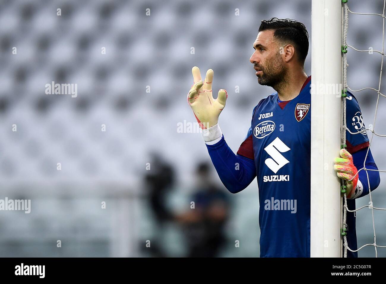 Turin, Italie. 30 juin 2020. TURIN, ITALIE - 30 juin 2020: Salvatore Sirigu de Torino FC gestes pendant la série UN match de football entre Torino FC et SS Lazio. (Photo de Nicolò Campo/Sipa USA) crédit: SIPA USA/Alay Live News Banque D'Images