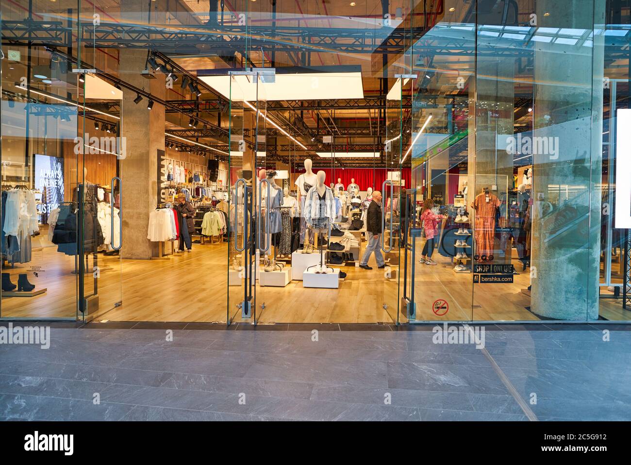 MOSCOU, RUSSIE - 14 SEPTEMBRE 2019 : entrée au magasin Bershka du centre commercial Salaris de Moscou. Banque D'Images