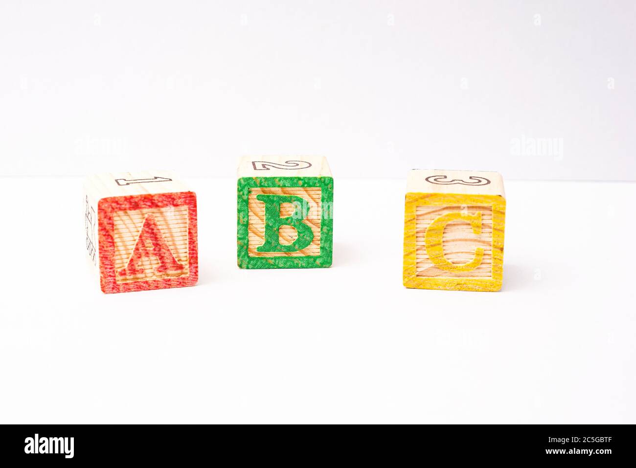 Blocs ABC disposés en pile, éducation et formation des enfants Photo