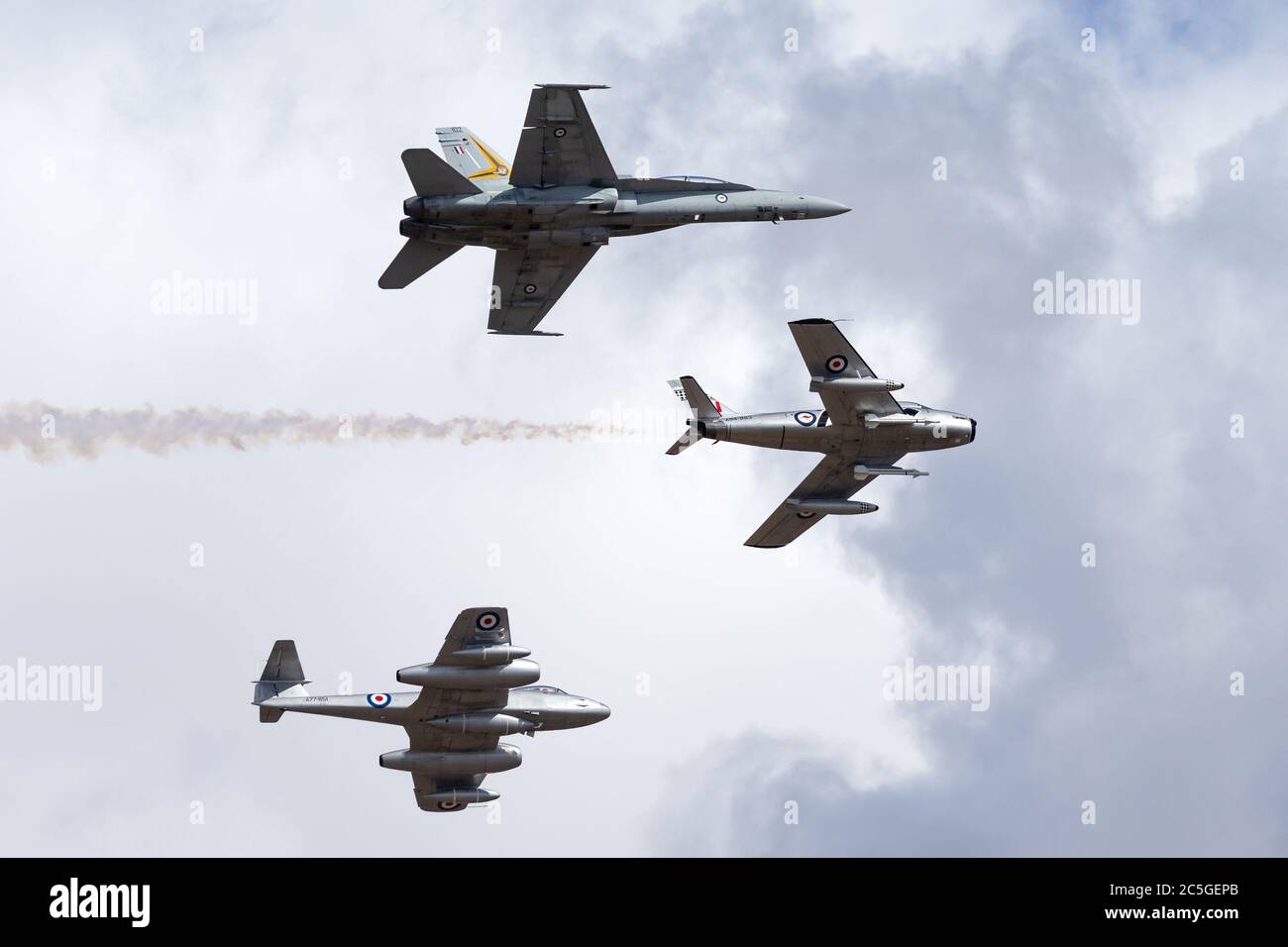 Ancien avion à réaction de la Royal Australian Air Force Commonwealth Aircraft Corporation CA-27 Sabre (F-86 Sabre), dirigeant un Gloster Meteor et un RAAF F/A-18 Banque D'Images
