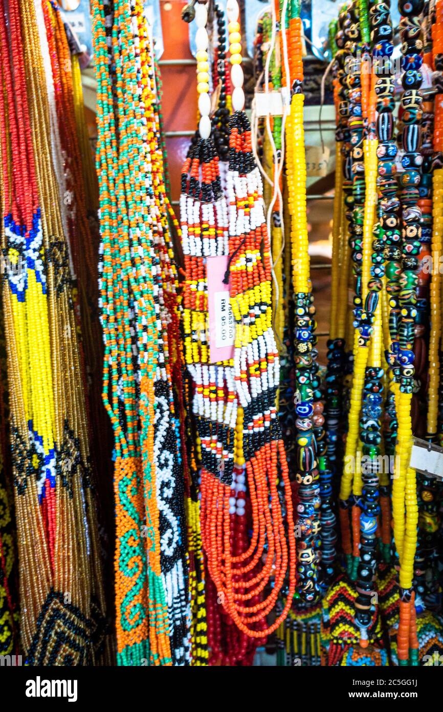 Artisanat traditionnel Sarawak. Généralement vendu aux magasins le long de la rue Bazar principal, Kuching pour le touriste de ramener à la maison comme souvenir, foyer sélectif Banque D'Images