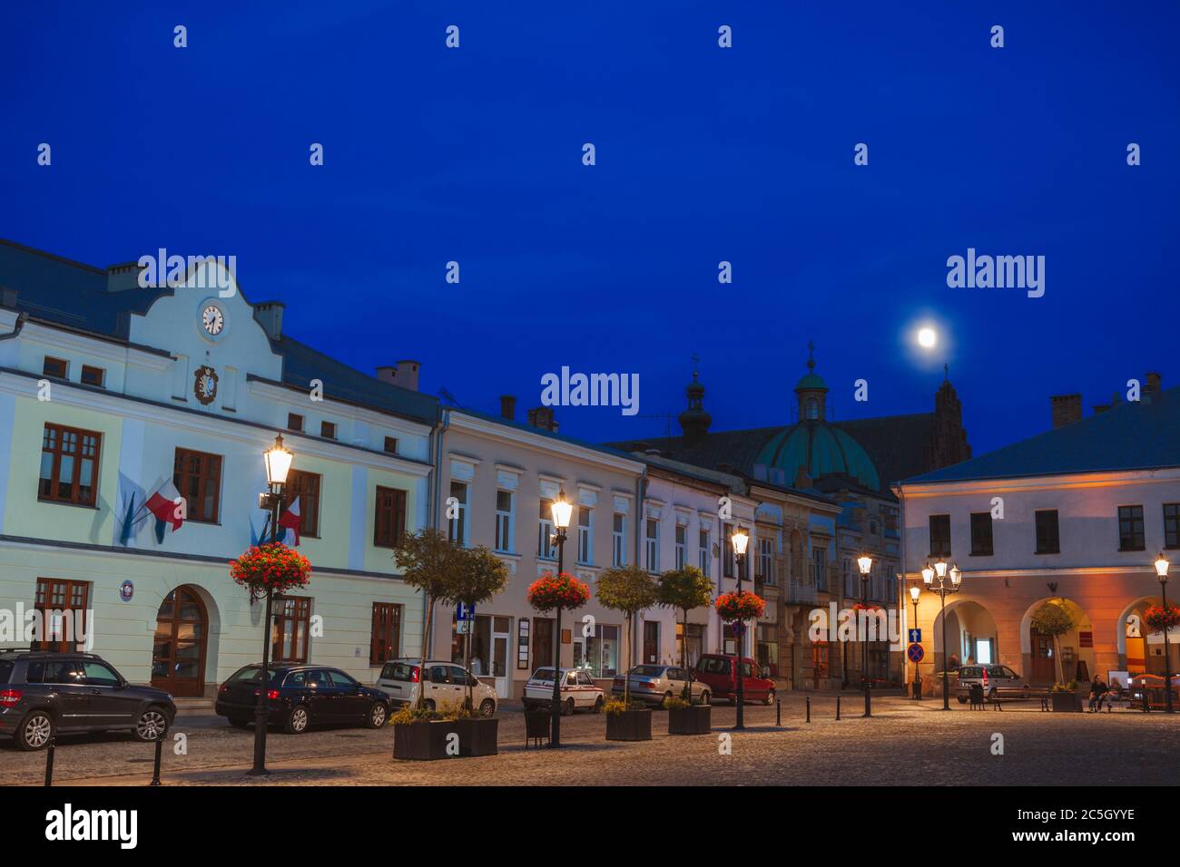 Architecture de Krosno le soir. Krosno, Podkarpacie, Pologne. Banque D'Images