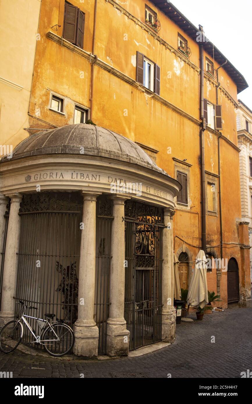 rione sant'angelo ou ghetto de Rome avec tempietto del carmelo Banque D'Images