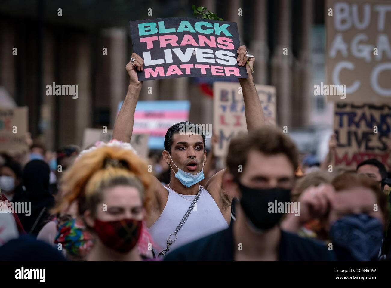 Des centaines de personnes rejoignent la manifestation Black Trans Lives Matter à Londres, au Royaume-Uni. Banque D'Images