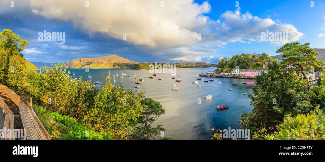 Vue sur le village de Portree sur l'île de Skye Banque D'Images