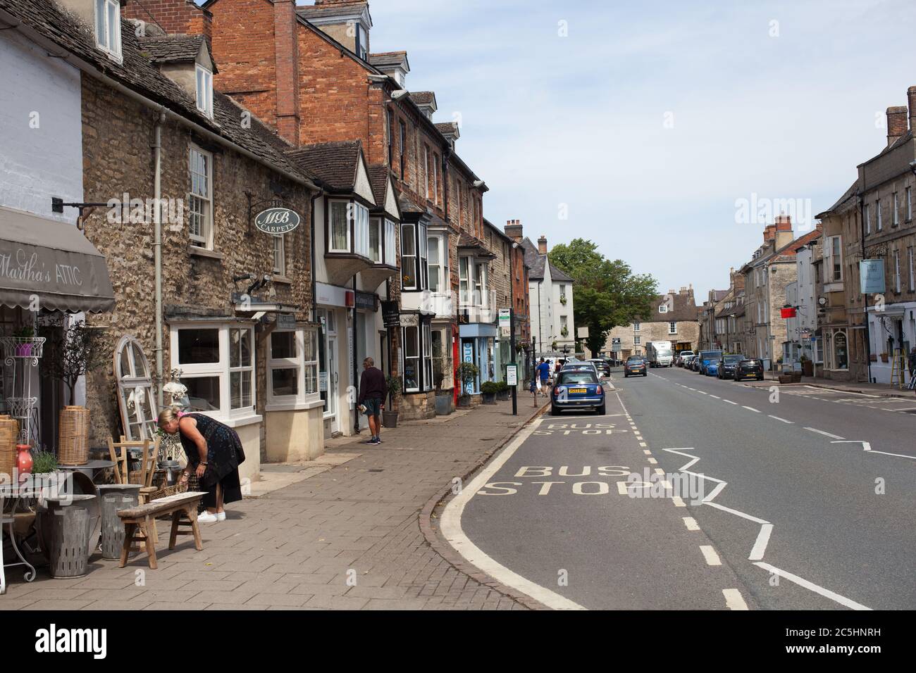 Boutiques et restaurants sur Oxford Street à Woodstock, au Royaume-Uni Banque D'Images