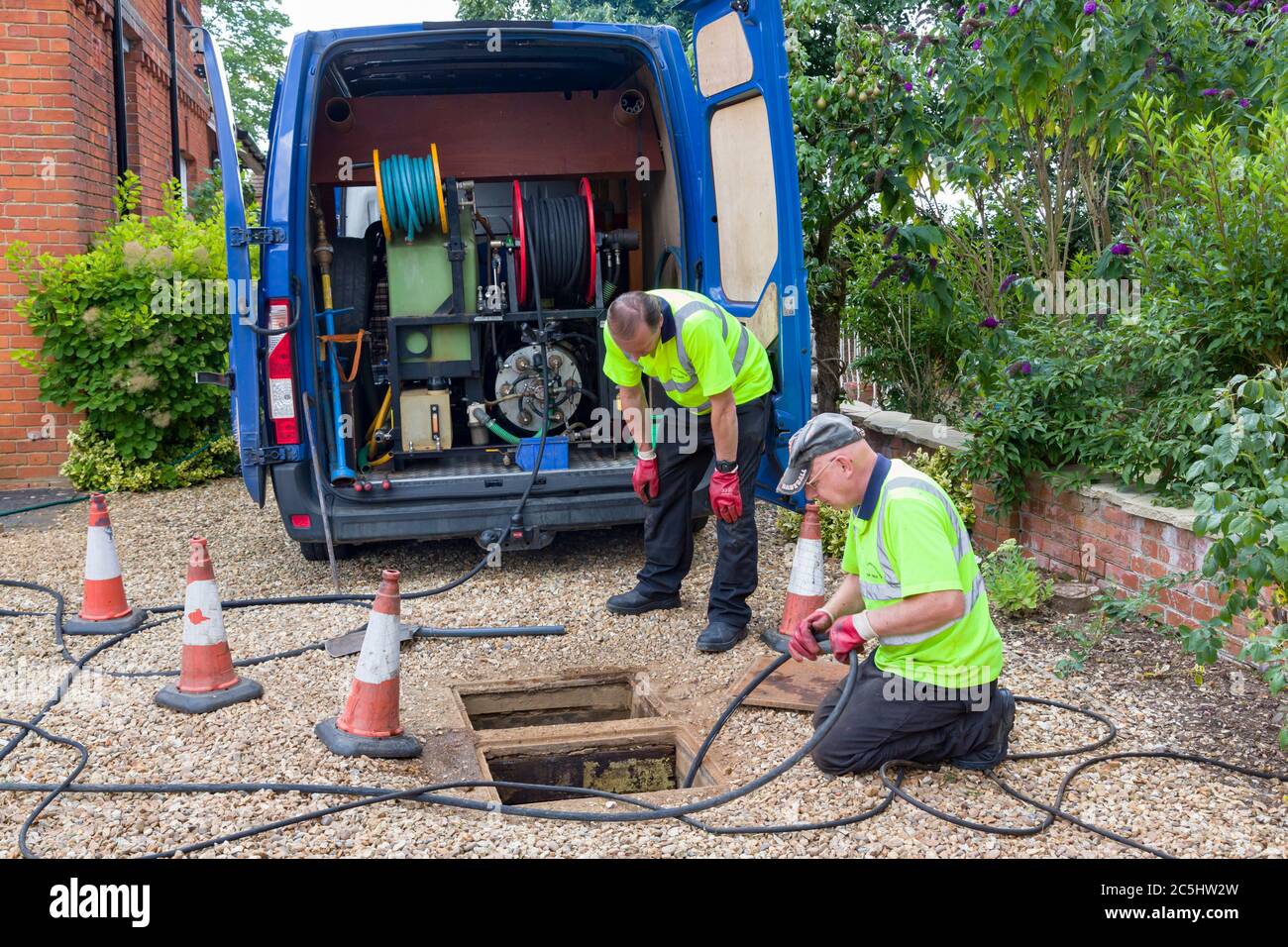 BUCKINGHAM, Royaume-Uni - 07 août 2015. Société de nettoyage de vidange débouchage de l'évacuation des eaux usées par jetting, Royaume-Uni Banque D'Images