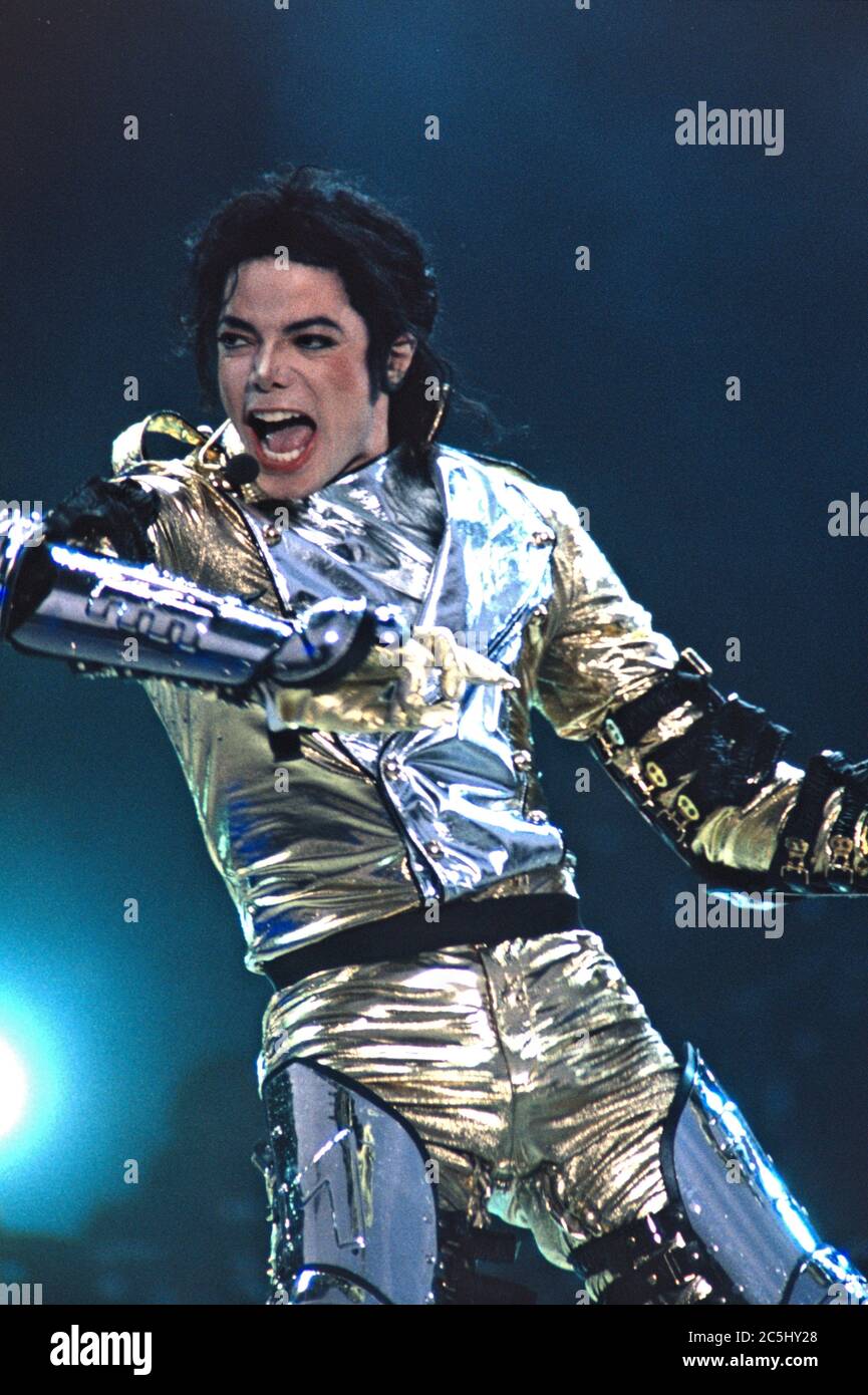 13.06.1997, Kiel, Allemagne, Michael Jackson - Roi de la Pop - en direct et en plein air sur le Nordmarksportfeld lors de son 'Tour du monde d'histoire' 1997. --- Conditions spéciales: Accord de prix nécessaire lors de l'utilisation du titre! --- | utilisation dans le monde entier Banque D'Images