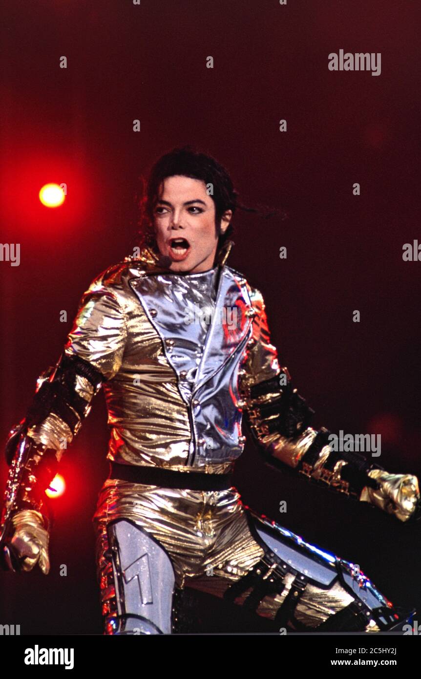 13.06.1997, Kiel, Allemagne, Michael Jackson - Roi de la Pop - en direct et en plein air sur le Nordmarksportfeld lors de son 'Tour du monde d'histoire' 1997. --- Conditions spéciales: Accord de prix nécessaire lors de l'utilisation du titre! --- | utilisation dans le monde entier Banque D'Images