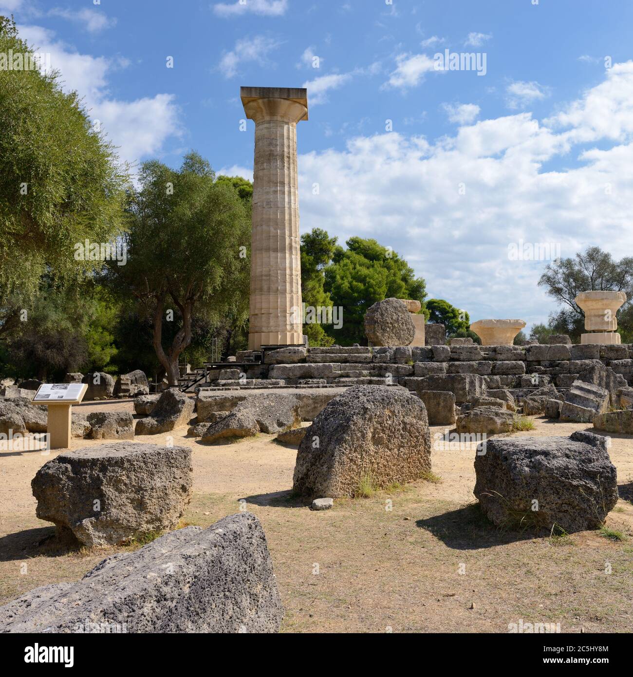 GRÈCE, OLYMPIE - 5 OCT: Ruines antiques montrées le 5 Oct 2013 à Olympie. Lieu de naissance des Jeux olympiques, aujourd'hui site du patrimoine mondial de l'UNESCO et lieu où Banque D'Images
