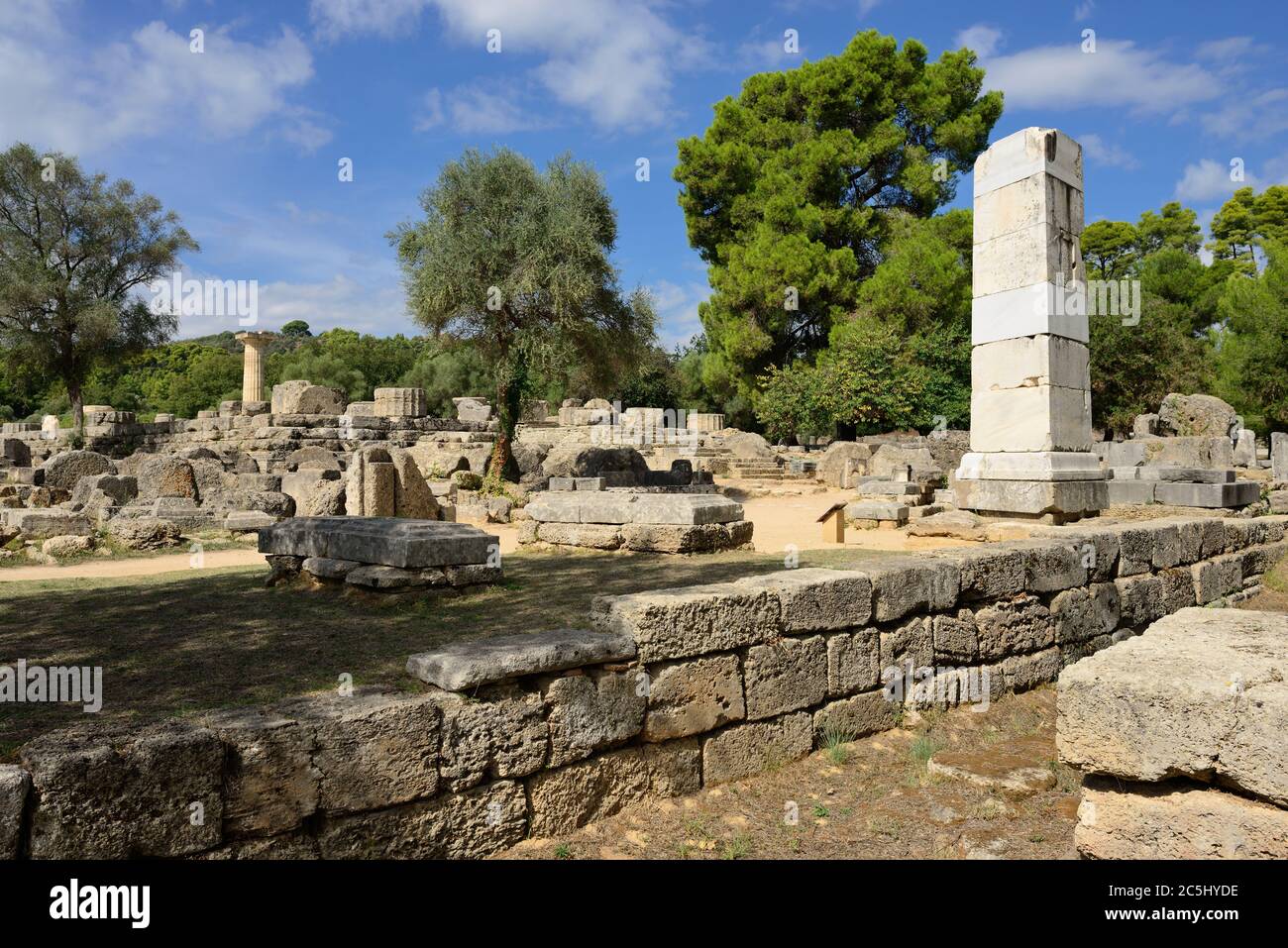 Grèce Olympie, ruines anciennes du temple de Zeus, c'est le bâtiment le plus important dans l'Altis à Olympie, berceau des jeux olympiques - UNESCO W Banque D'Images
