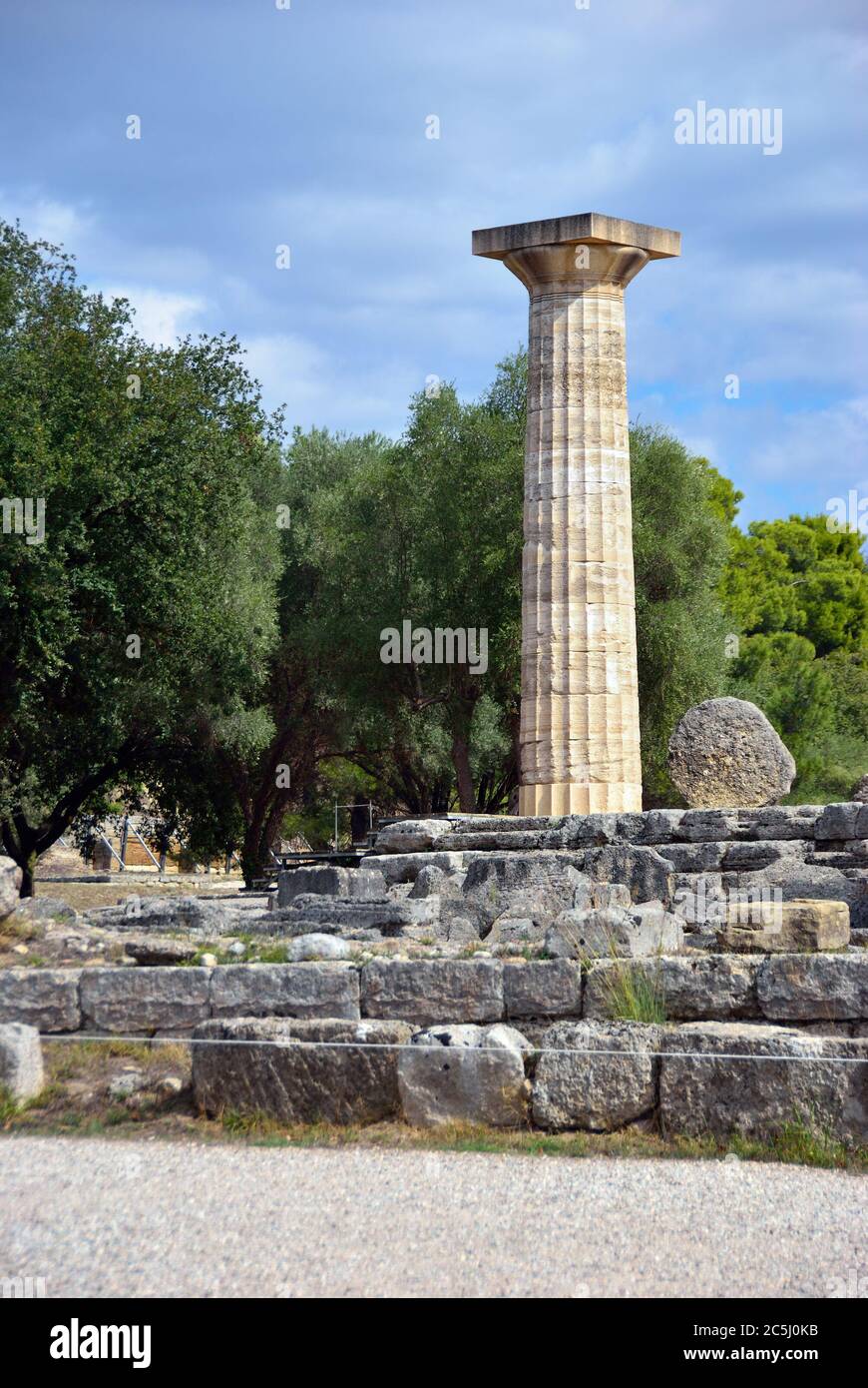 Grèce Olympie, ruines anciennes du temple de Zeus, c'est le bâtiment le plus important de l'Altis à Olympie, berceau des Jeux olympiques Banque D'Images