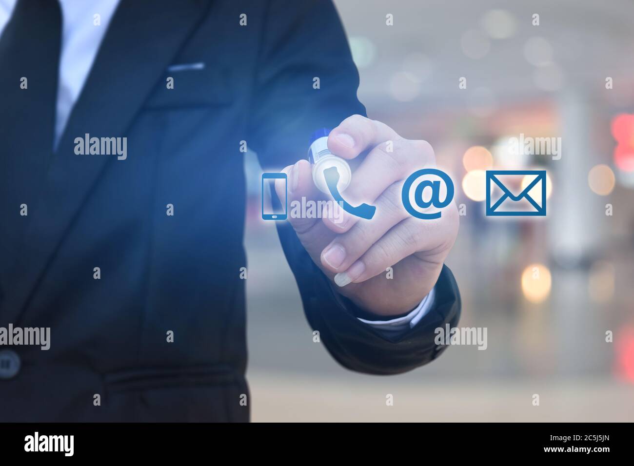 CONTACTEZ-NOUS. Icône de dessin homme d'affaires (téléphone, courrier, adresse). Banque D'Images