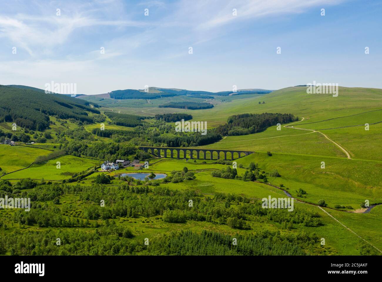 Le viaduc de Shankend près de Hawick dans les frontières écossaises. Le viaduc de la ligne Waverley a été fermé en 1969 à la suite du rapport Beeching. Banque D'Images