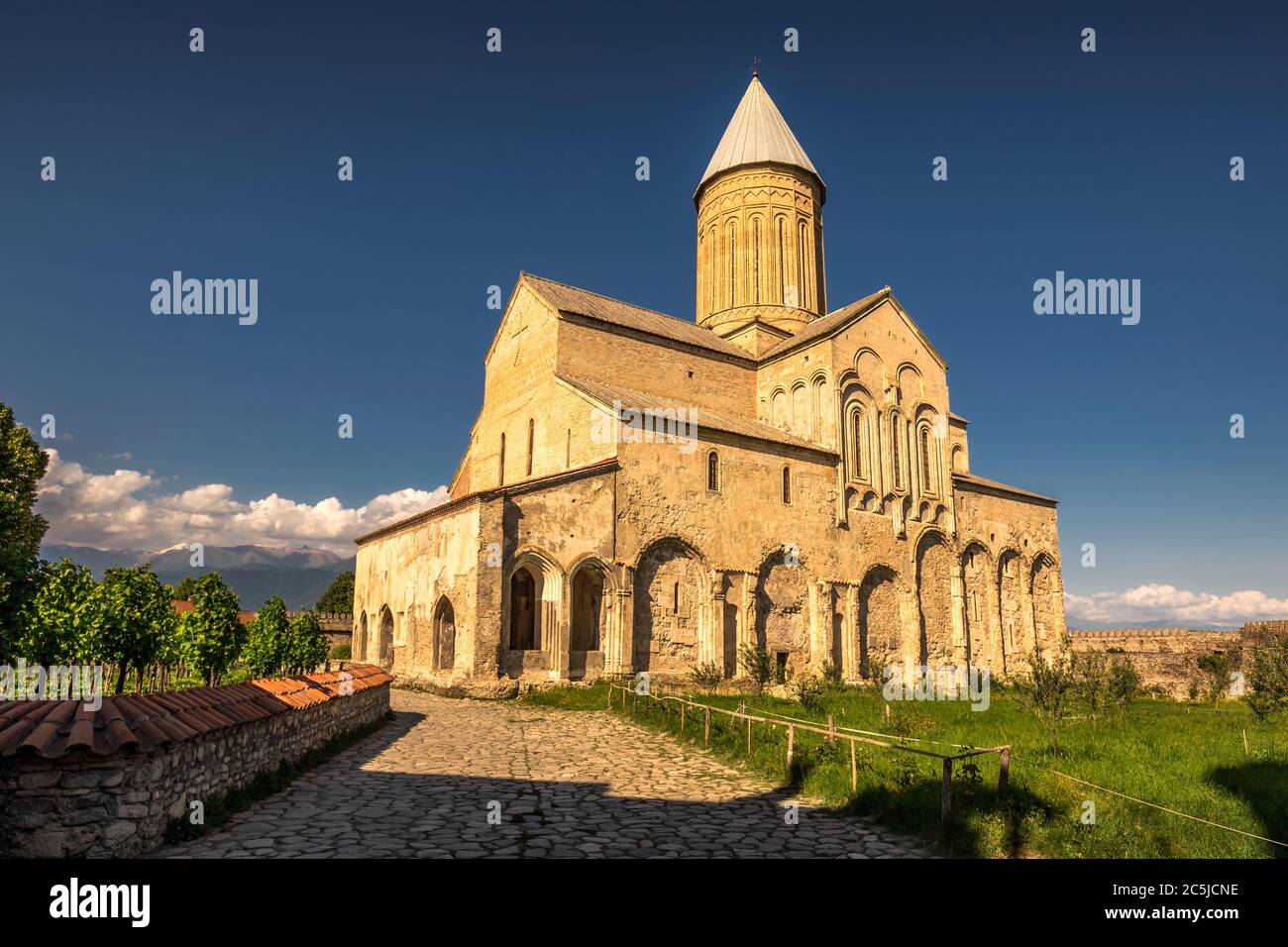 Vue panoramique sur le monastère alaverdi monastère géorgien orthodoxe de l'est dans la région de kakhetia. Banque D'Images