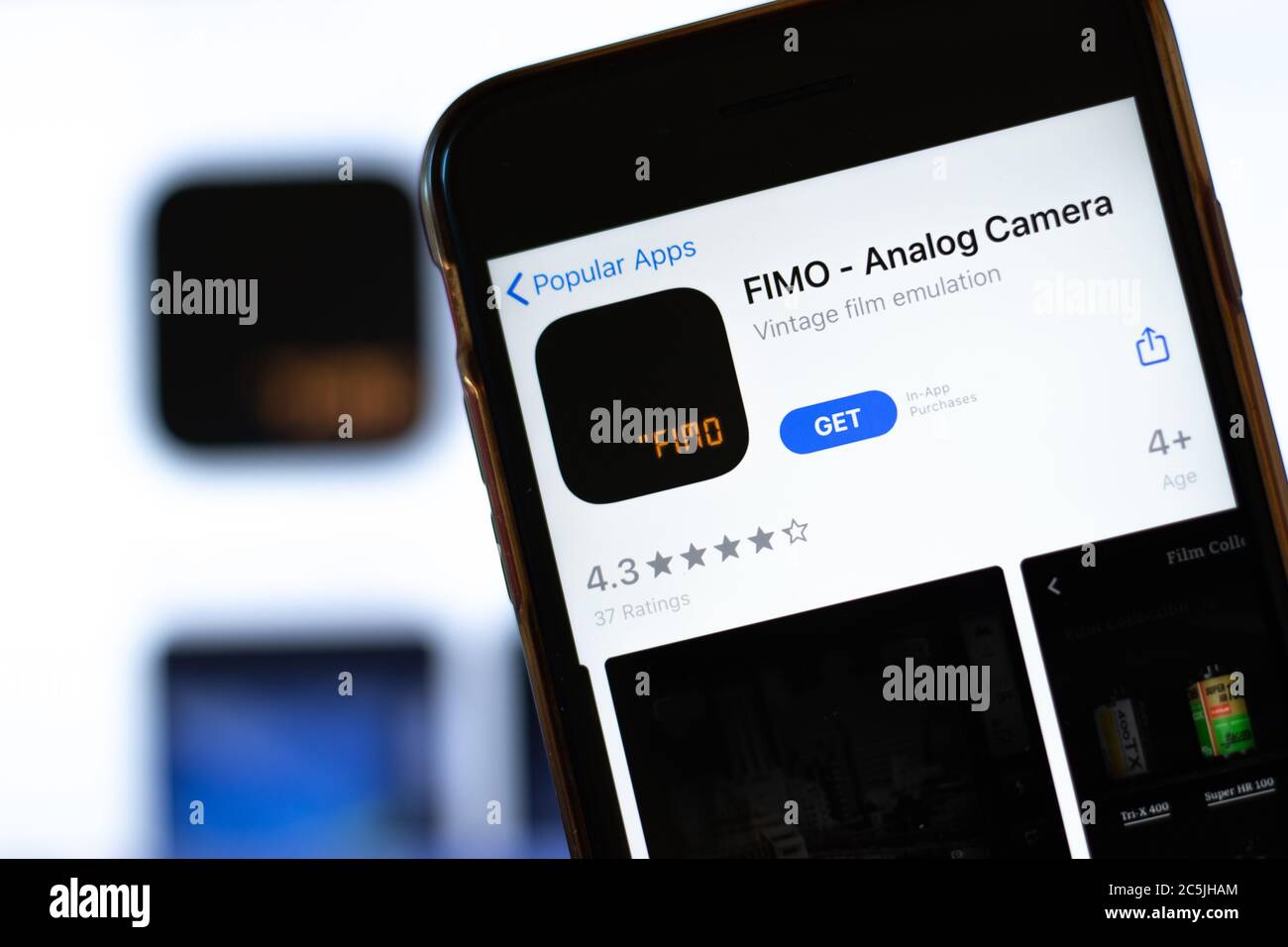 Moscou, Russie - 1er juin 2020 : logo de l'application mobile DE LA caméra analogique FIMO sur l'écran du téléphone, icône en gros plan, Editorial Banque D'Images