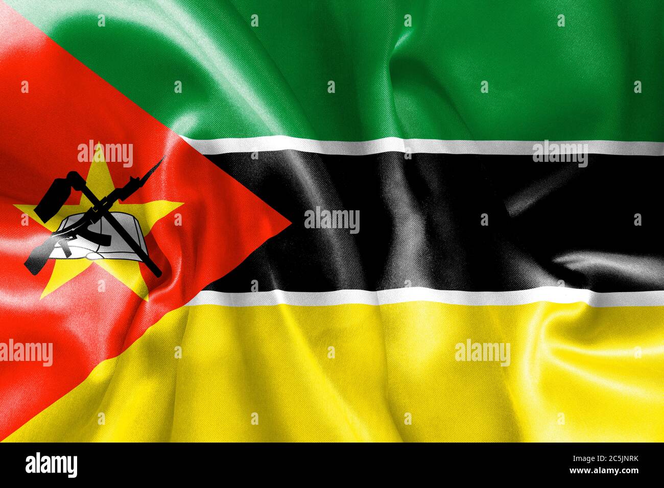 La texture du drapeau du Mozambique s'est froissée et s'est émiettée de lumière et d'ombres Banque D'Images