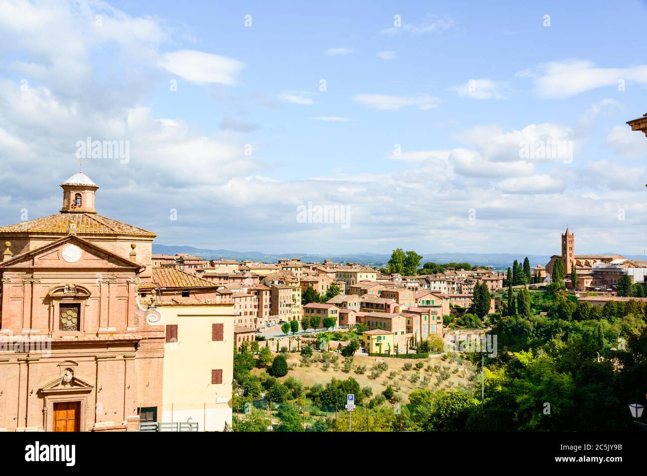 Siena Stadtansicht bis hinüber zu den Hügeln des Chiantigebietes Banque D'Images