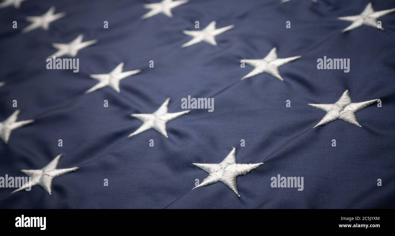 Étoiles américaines blanches sur le drapeau bleu des états-unis. Gros plan Banque D'Images