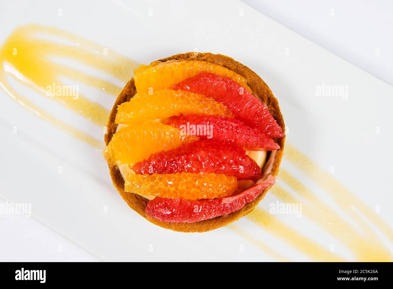 Tarte aux fruits avec tranches d'orange et de pamplemousse Banque D'Images