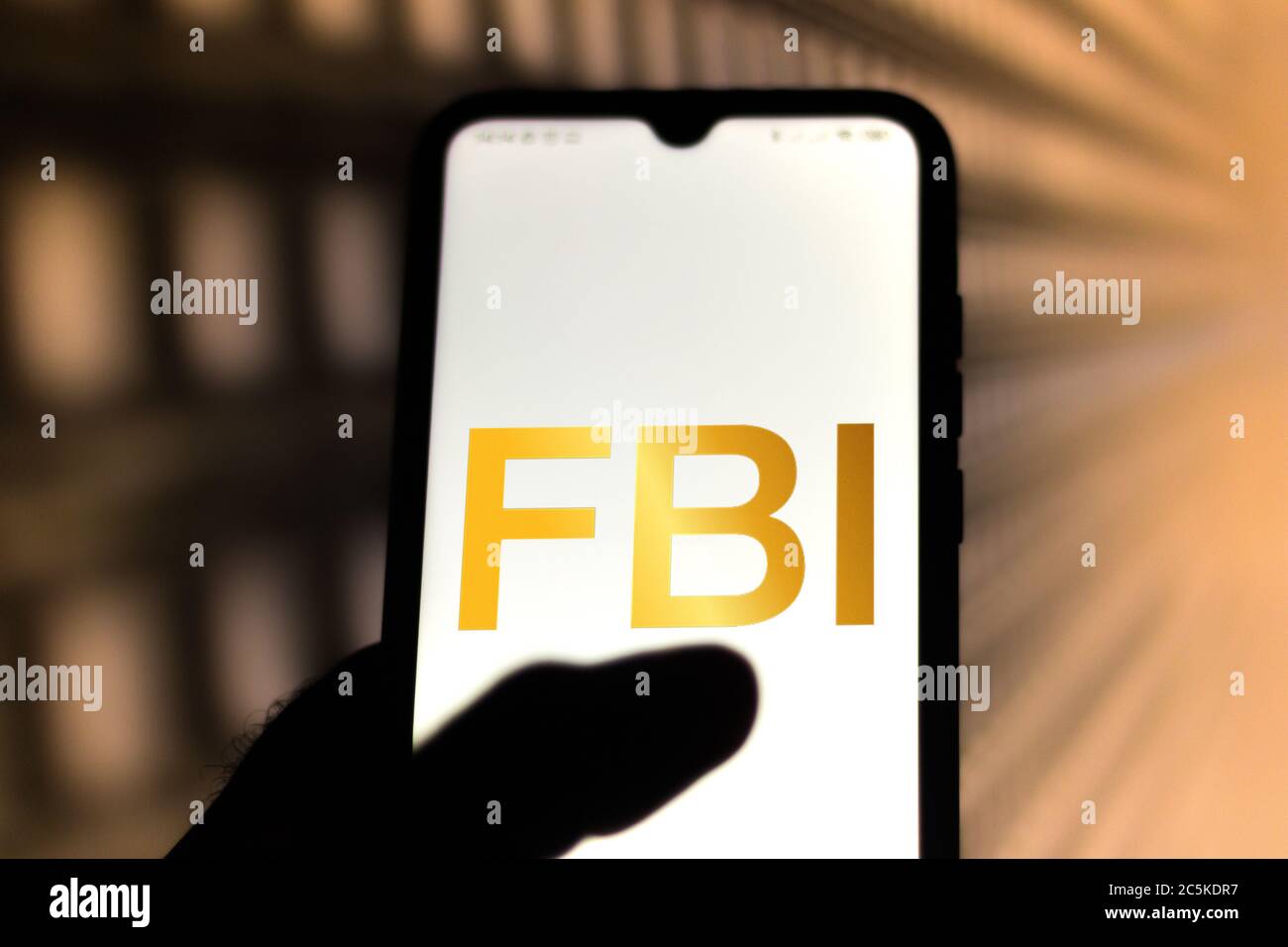 Dans cette illustration, le logo de la série FBI est affiché sur un smartphone. Banque D'Images