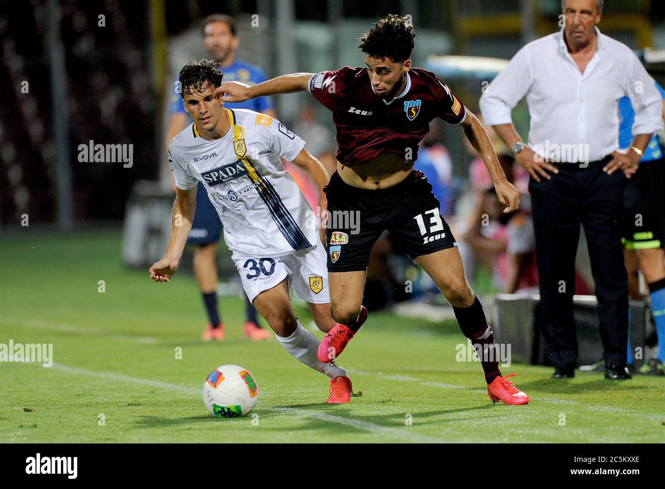 Salerno, Italie 3 juillet 2020. Kiyine Sofian joueur de Salerntana, lors d'un match du championnat italien Serie B entre Salerntana - Juve Stabia terminé avec la victoire de Salerntana, jeu joué au stade Arechi à Salerno. Crédit: Vincenzo Izzo / Alamy Live News Banque D'Images