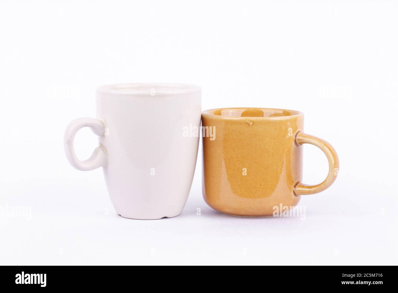 Tasse à café et tasse à lait en pause Banque D'Images
