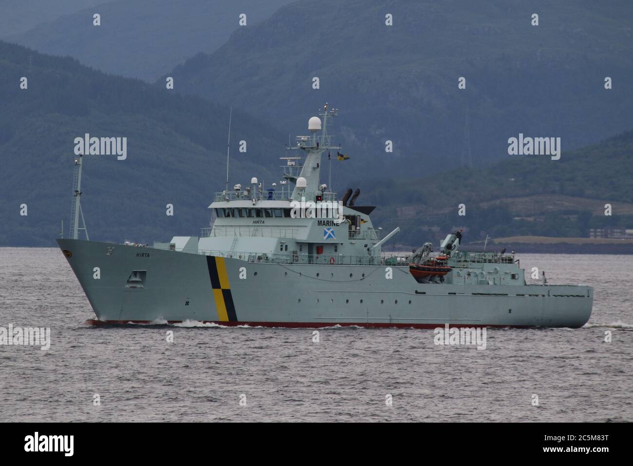 VMP hirta, un navire de protection des pêches exploité par Marine Scotland, passe devant Gourock alors qu'elle se dirige vers les eaux écossaises. Banque D'Images