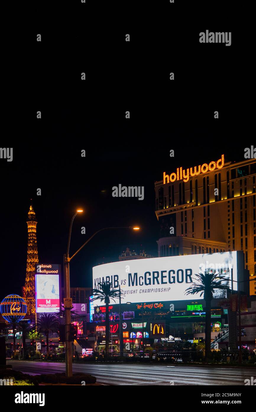 Las Vegas, Nevada / Etats-Unis - 10/07/2018: La Tour Eiffel réplique au Paris Las Vegas Hotel & Casino. Le célèbre Las Vegas Strip - Hollywood Hotel et par Banque D'Images