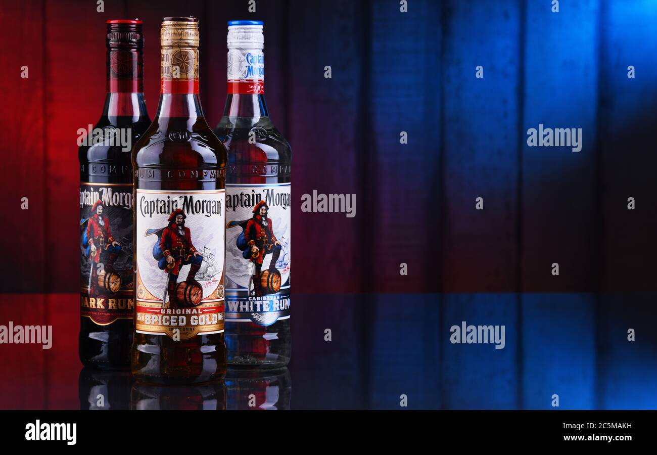 POZNAN, POL - 10 JANVIER 2020 : bouteilles de Captain Morgan, une marque de rhum originaire des îles Vierges américaines et maintenant produit par Diageo, British Alcolic be Banque D'Images