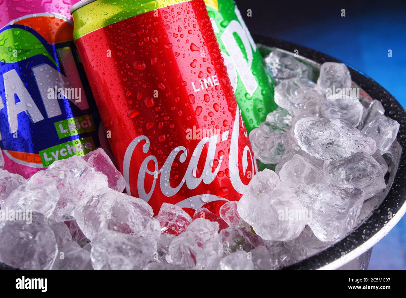 POZNAN, POL - 15 MAI 2020 : cannettes de Coke, Fanta et Sprite, les marques phares de Coca Cola Company, société multinationale américaine de boissons, HE Banque D'Images