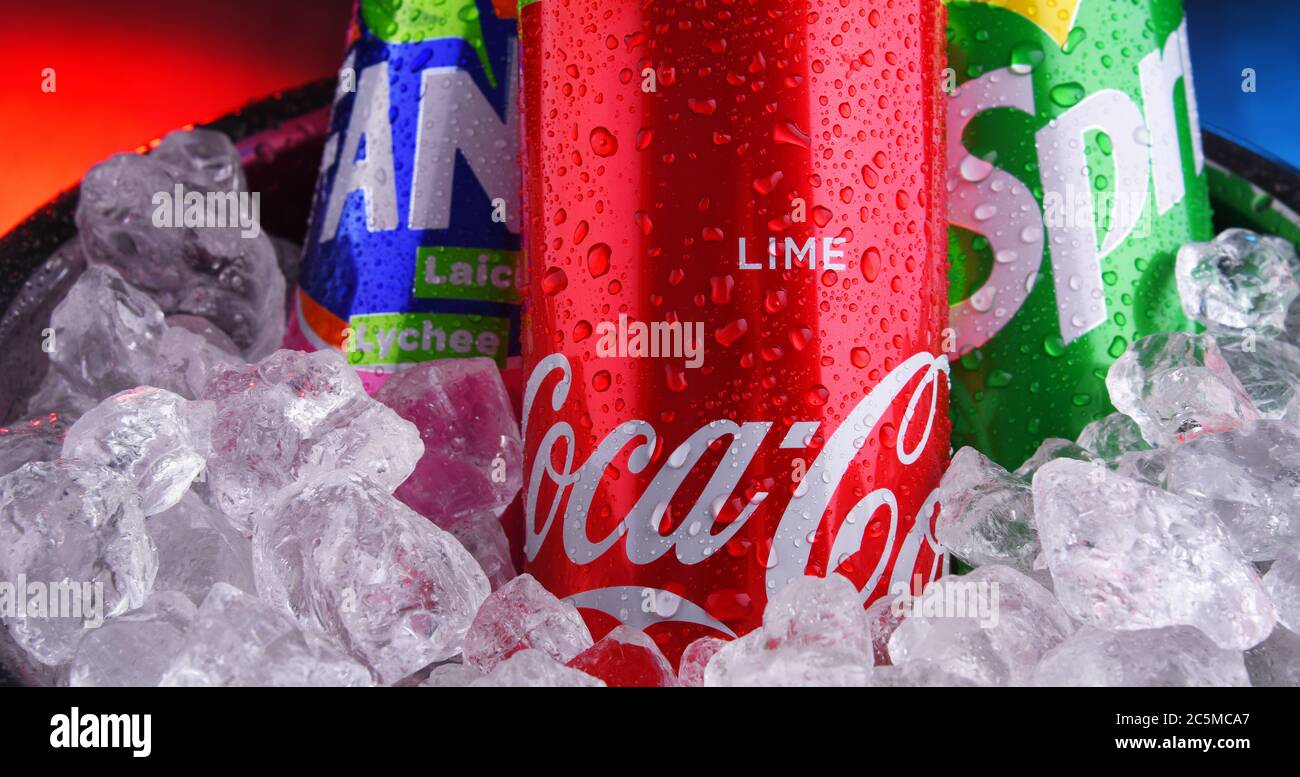 POZNAN, POL - 15 MAI 2020 : cannettes de Coke, Fanta et Sprite, les marques phares de Coca Cola Company, société multinationale américaine de boissons, HE Banque D'Images