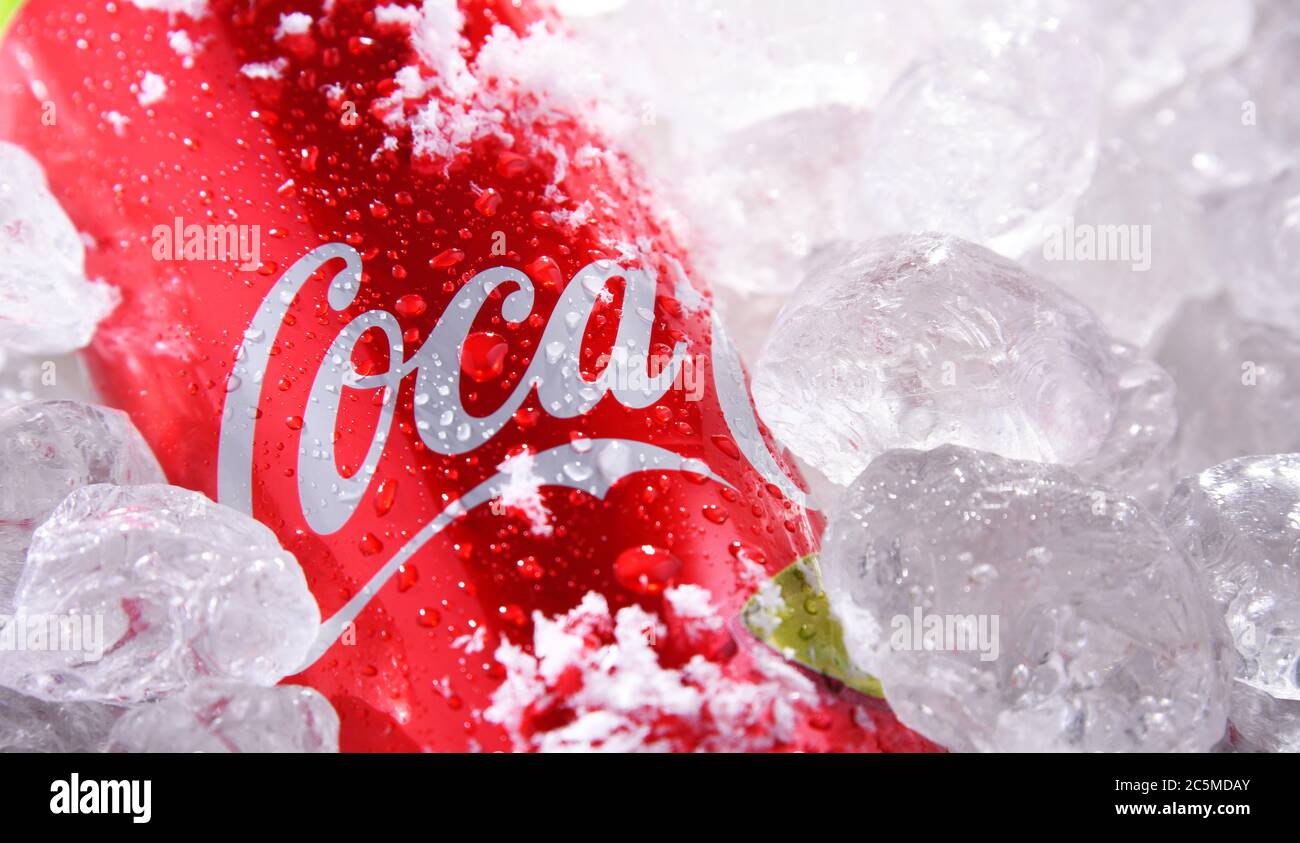 POZNAN, POL - 10 JUIN 2020 : CAN de Coca-Cola, une boisson gazeuse fabriquée par la Coca-Cola Company dont le siège est situé à Atlanta, en Géorgie, aux États-Unis Banque D'Images