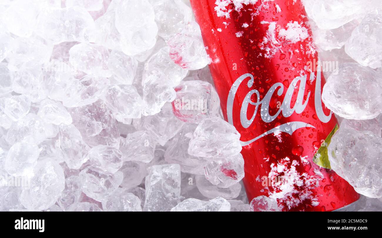 POZNAN, POL - 10 JUIN 2020 : CAN de Coca-Cola, une boisson gazeuse fabriquée par la Coca-Cola Company dont le siège est situé à Atlanta, en Géorgie, aux États-Unis Banque D'Images