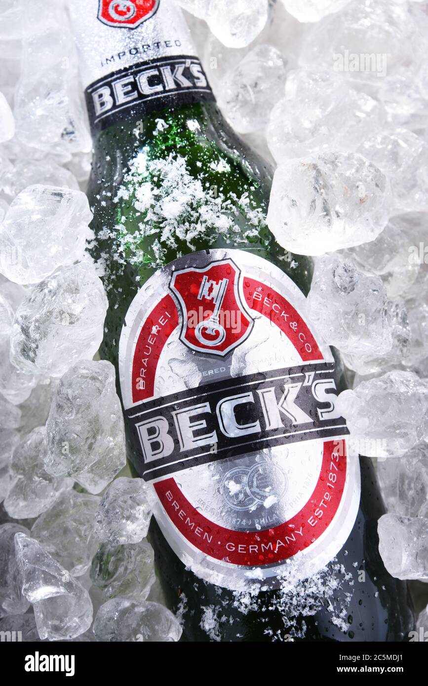 POZNAN, POL - 10 JUIN 2020 : bouteille de Beck's, la bière allemande la plus  vendue au monde, produite par la brasserie Beck's à Brême, en Allemagne, et  vendue en près de 90 Photo Stock - Alamy
