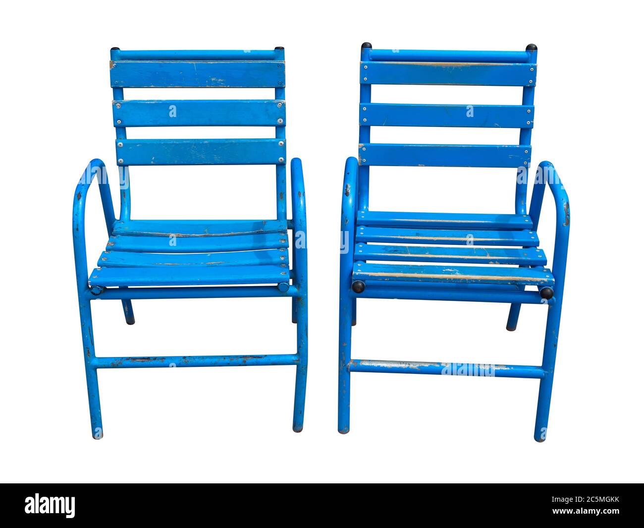 Célèbres chaises de Cannes bleues sur la Croisette isolées sur blanc. Masque inclus. Banque D'Images