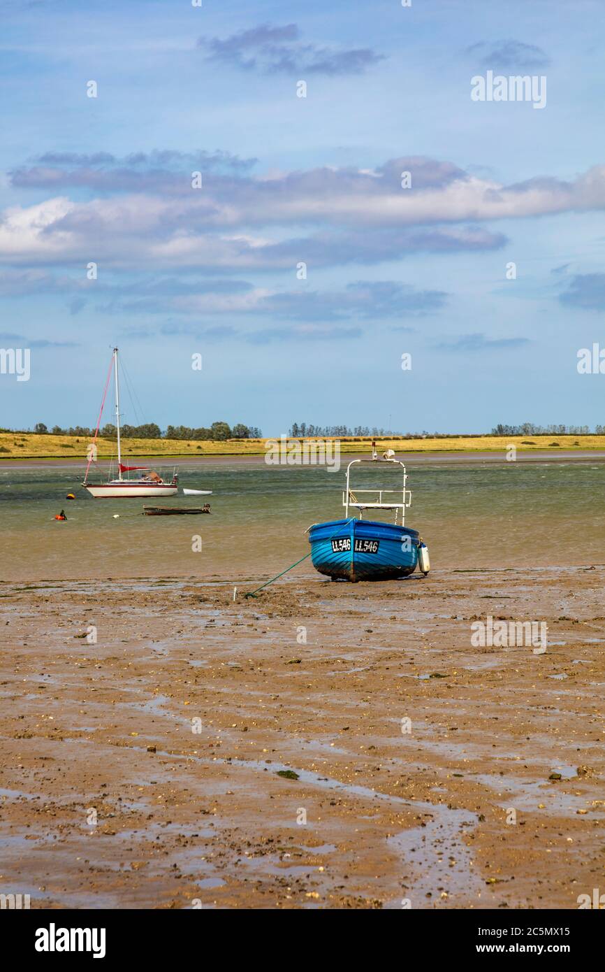 Vue sur Harty Ferry à marée basse, un jour d'été très difficile, près de Faversham, Kent, Royaume-Uni Banque D'Images