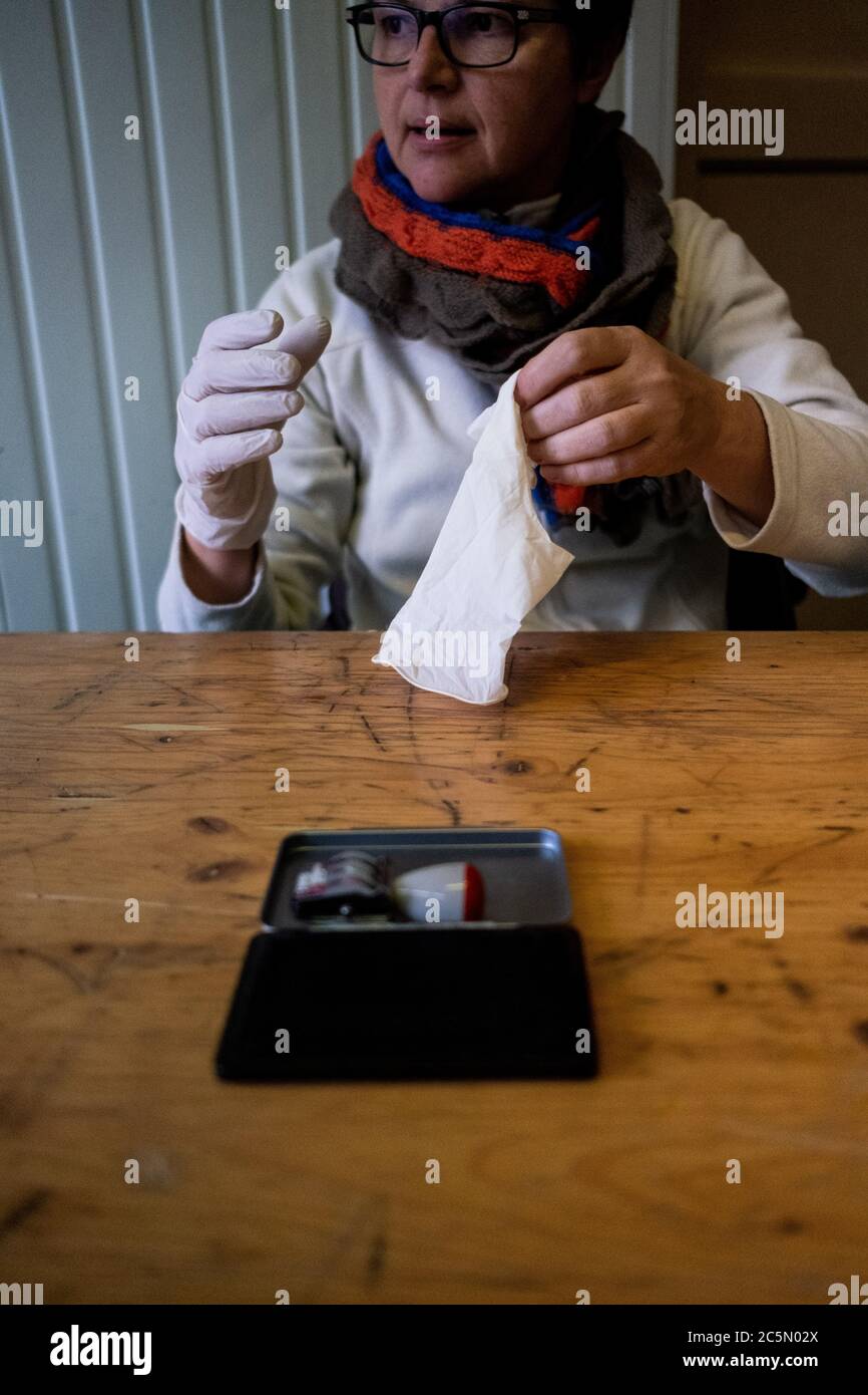 Dimanche 15 mars à Dinan en Bretagne, vote du premier tour des élections municipales et communautaires avec les précautions sanitaires du coronavirus Banque D'Images