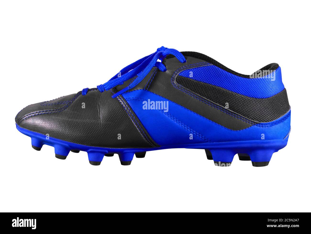 Chaussures de football bleu foncé isolées sur blanc avec Clipping Path Banque D'Images
