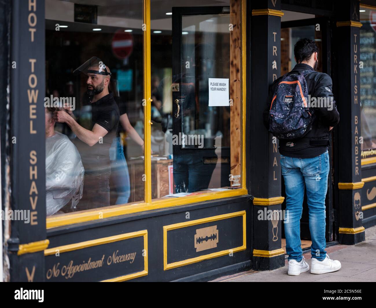 Rochester, Kent, Royaume-Uni. 4 juillet 2020. L'U.K rouvre des pubs, des restaurants, des coiffeurs, des coiffeurs et des hôtels le 4 juillet après avoir été fermé depuis mars en raison de l'épidémie de coronavirus. Crédit: Yousef Al Nasser/ Alamy Live News Banque D'Images