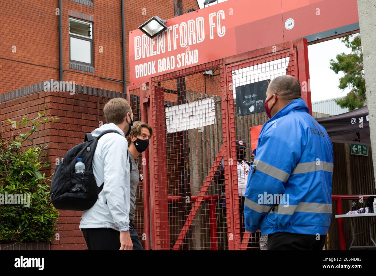 Londres, Royaume-Uni. 4 juillet 2020. Thomas Frank, entraîneur en chef de Brentford, arrive à Griffin Park devant le Brentford FC contre Wigan Athletic. Brentford entrer dans le jeu cinq points derrière West Bromm et cherchent à obtenir dans la promotion automatique spot. Crédit : Liam Asman/Alay Live News Banque D'Images