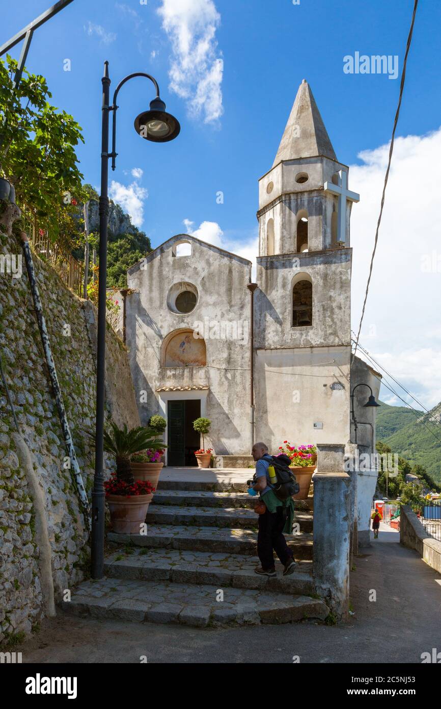 RAVELLO, ITALIE - 21 JUIN 2020 : église San Trifone et San Martino le long de la route de randonnée de Scala à Ravello, sur la côte amalfitaine Banque D'Images