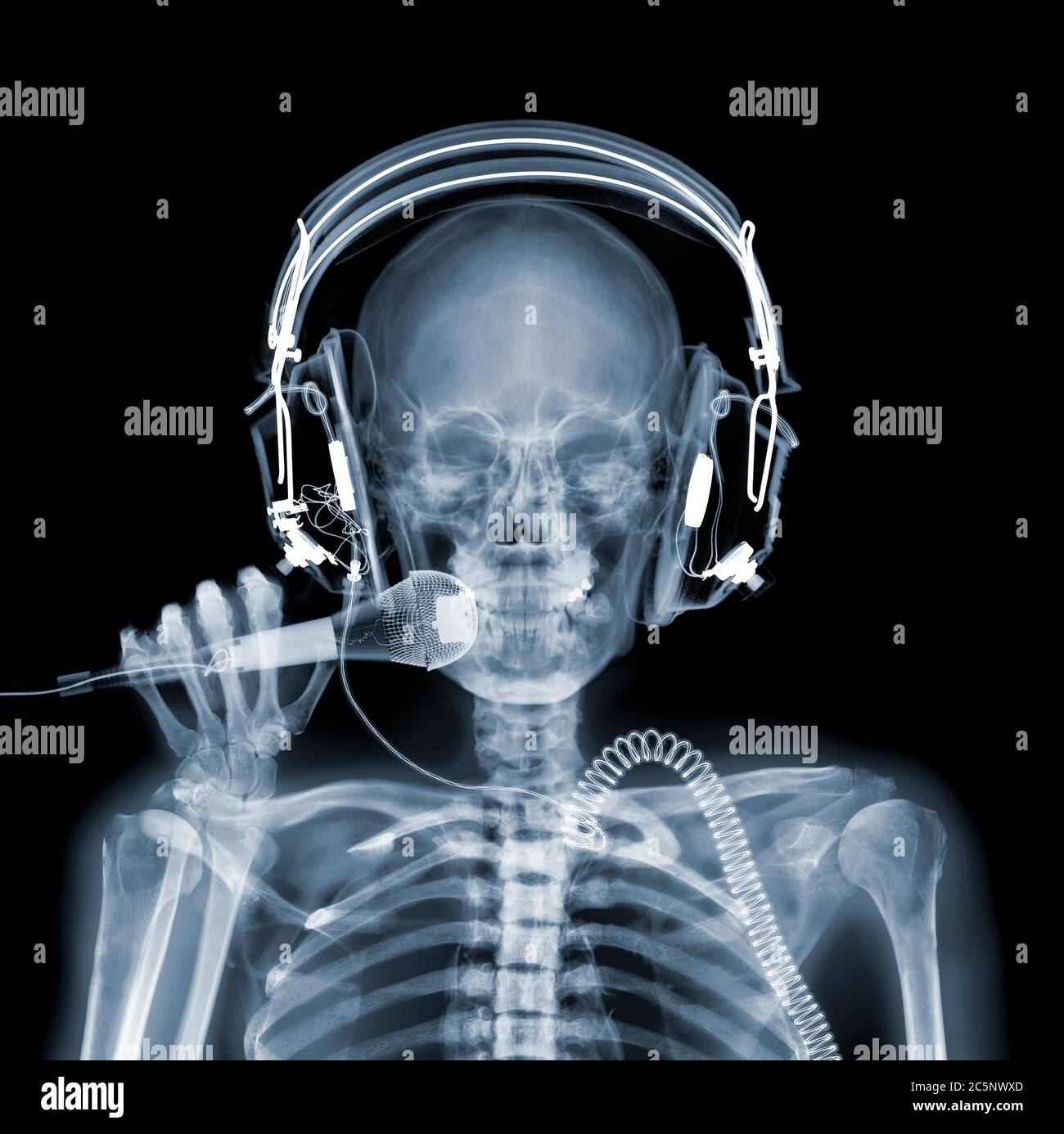 Skeleton headphones Banque de photographies et d'images à haute résolution  - Alamy