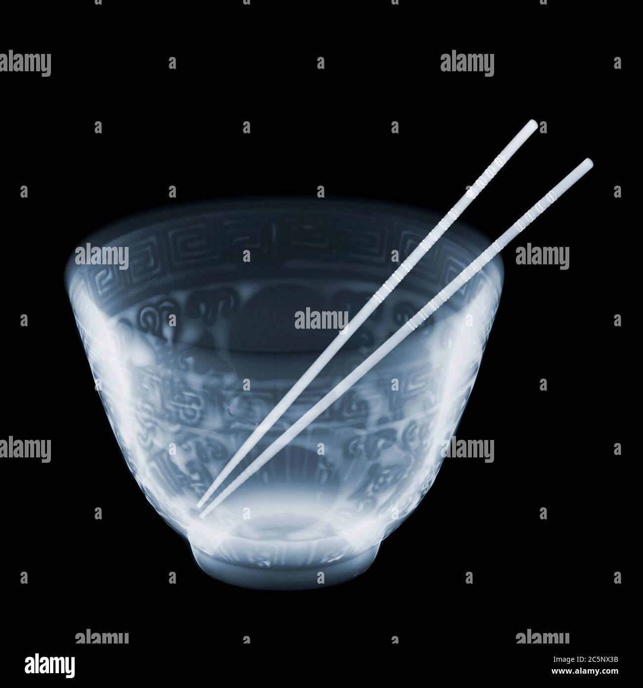 Bol et baguettes, rayons X de couleur. Banque D'Images